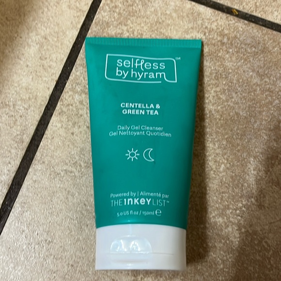 NWT daily gel cleanser from selfless by Hiram - Picture 1 of 3